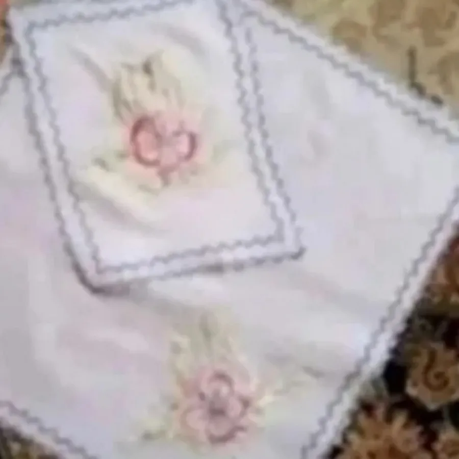 جانماز گلدوزی شده