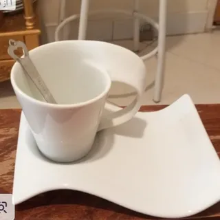 فنجان و زیر فنجانی