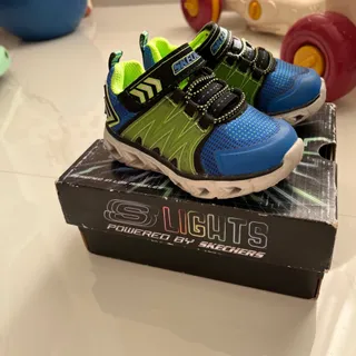 کفش اسکیچرز