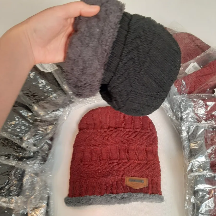 کلاه بافت داخل حوله