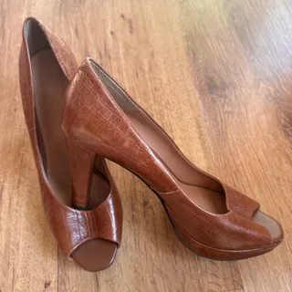 کفش پاشنه بلند چرم