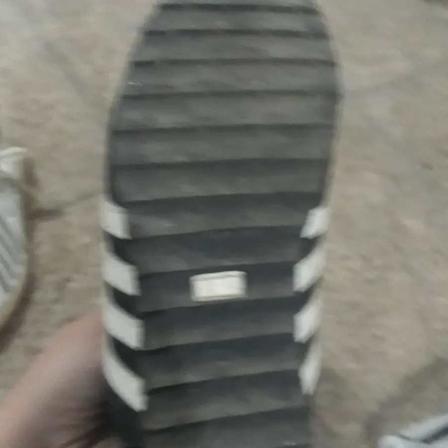 کفش پیاده روی