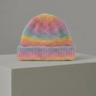 کلاه پشمی رنگارنگ