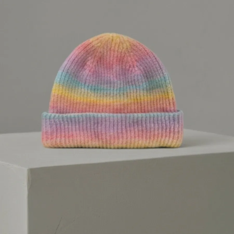 کلاه پشمی رنگارنگ