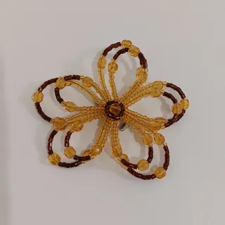 سنجاق سینه جواهر دوزی شده