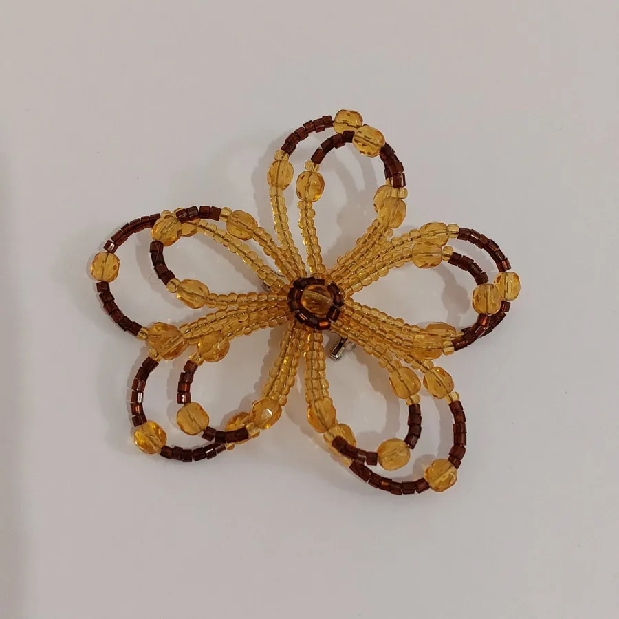 سنجاق سینه جواهر دوزی شده