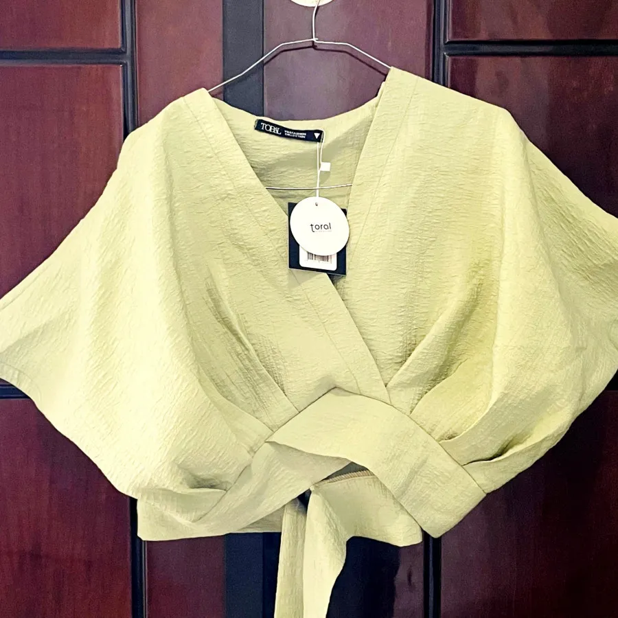 لباس سبز مغز پسته ای