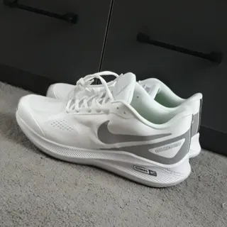 کتونی سفید نایک