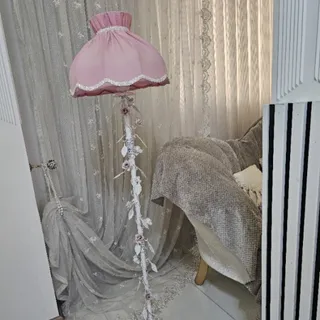 آباژور ایستاده