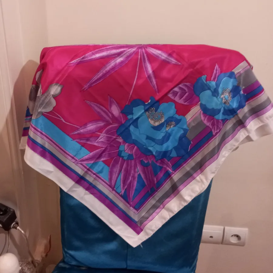 روسری ساتن طرح گل