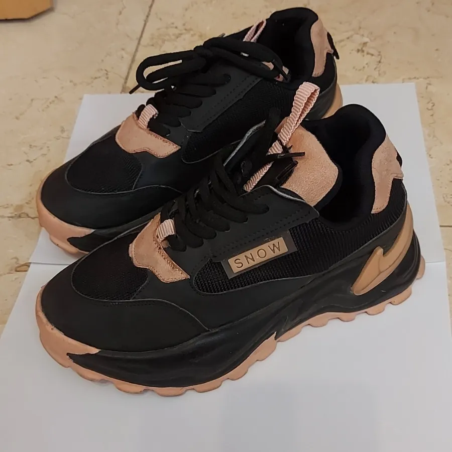 کتونی لژدار