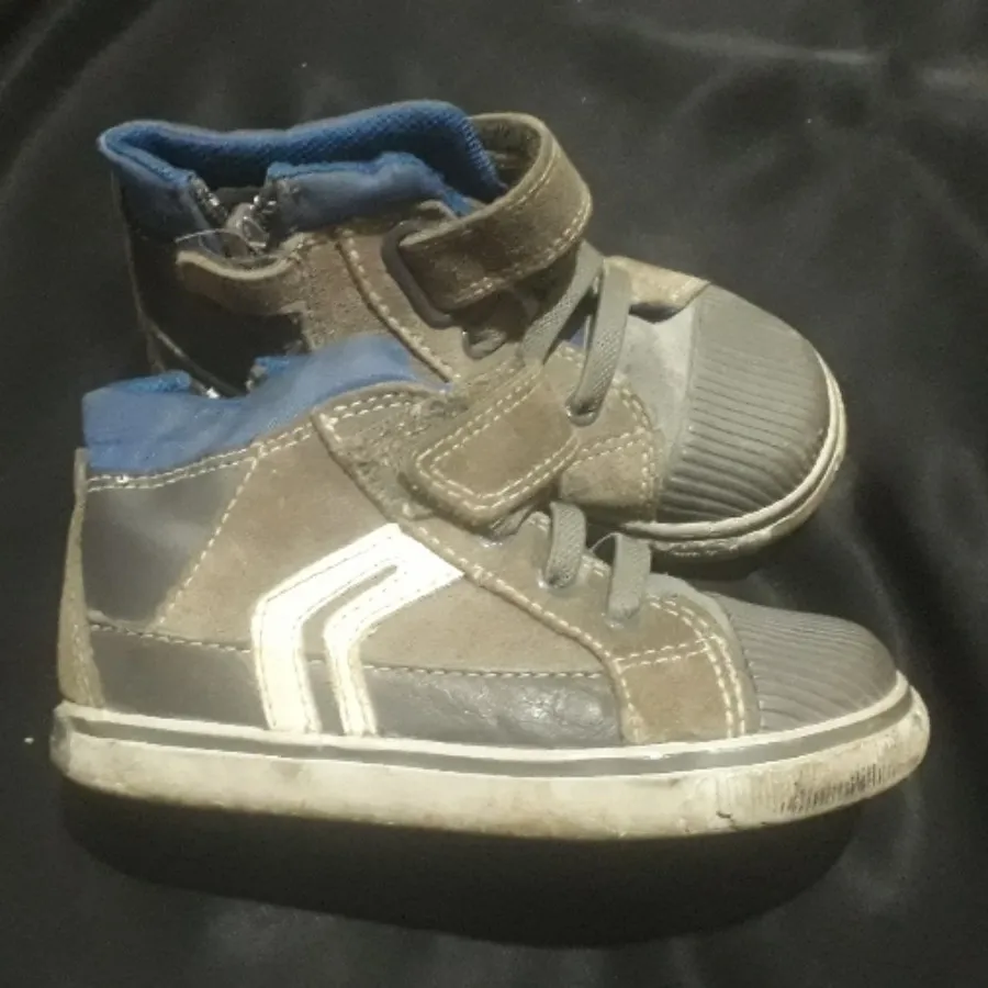 کفش کودکGEOX
