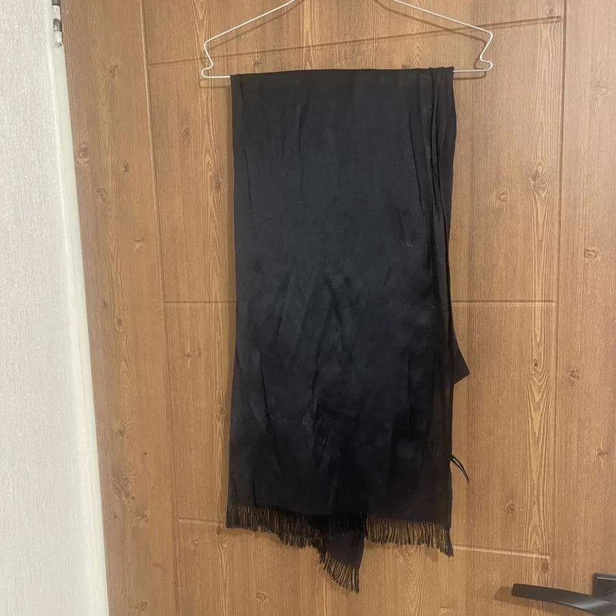 شال ساتنی براق مشکی