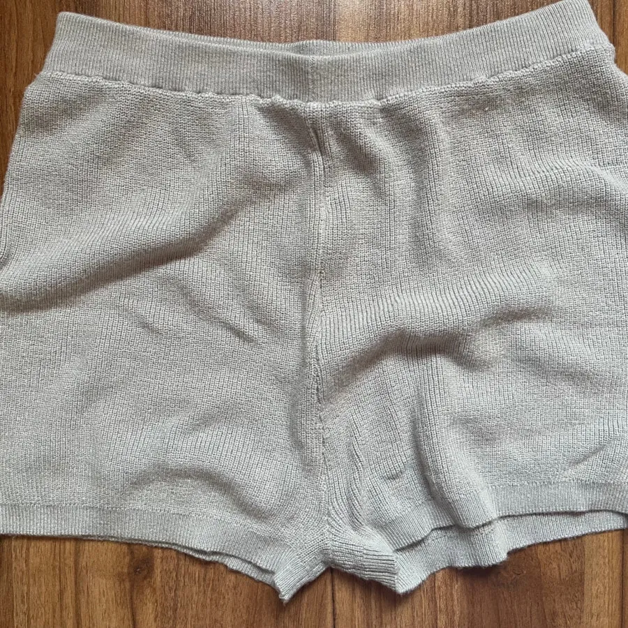 شورتک بافتنی