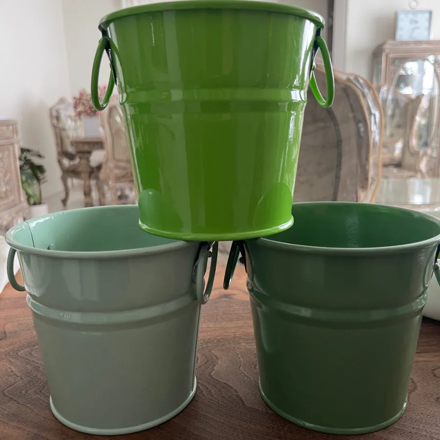 گلدان فلزی سبز