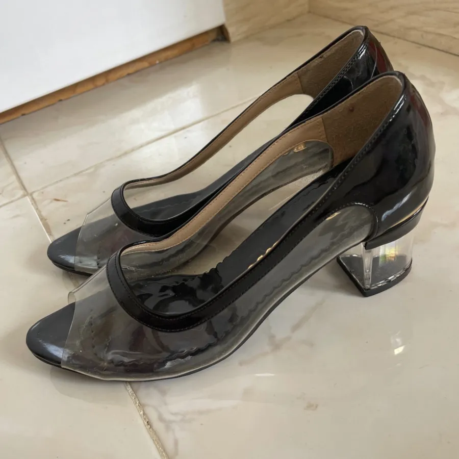 کفش شیشه ای