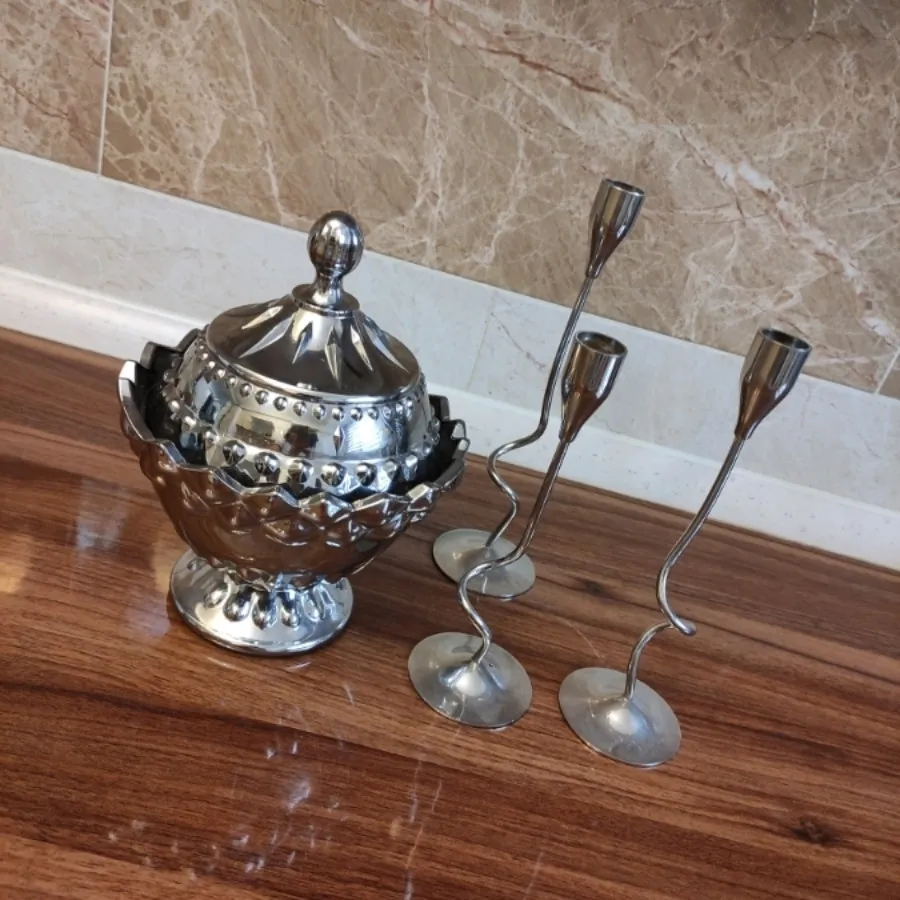 شکلات خوری و شمعدان