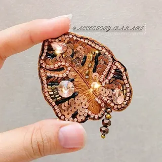 سنجاق سینه برگ گلدوزی جوا