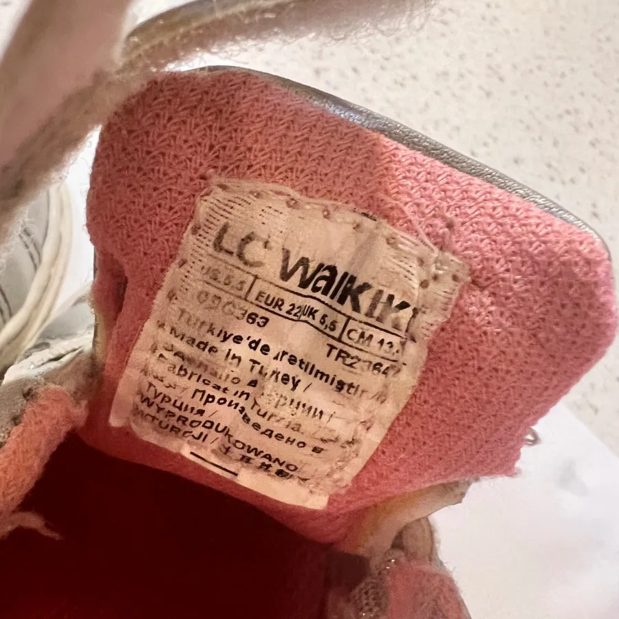 کفش دخترانه السی واکی