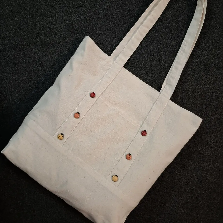 تت بگ با تزیین دکمه کفشدو