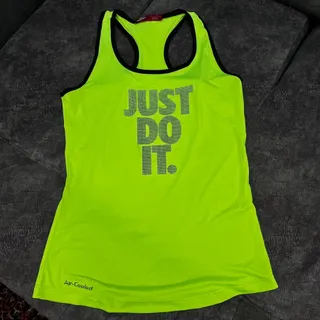 تاپ ورزشی طرح نایک زنانه