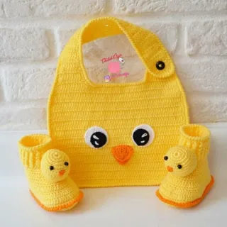 ست پیشبند و پاپوش نوزادی