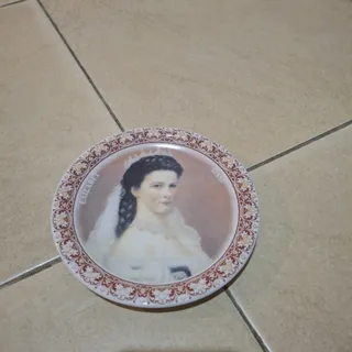 بشقاب دیواری گیره دار