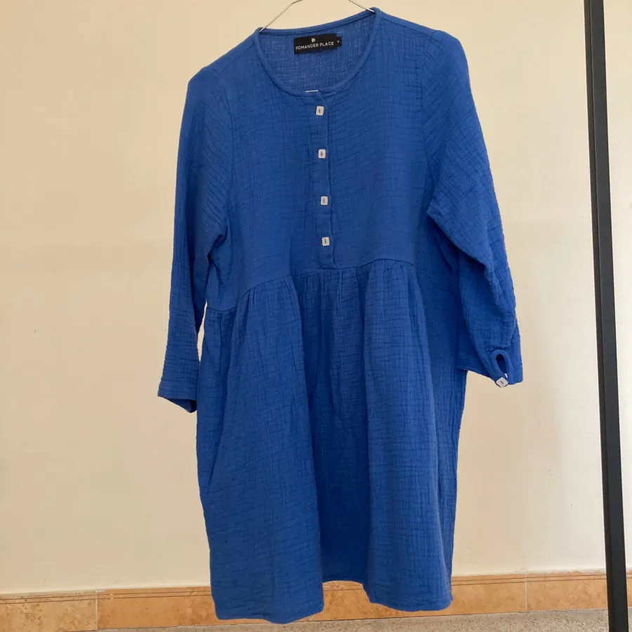 ‏پیراهن آبی