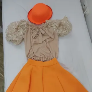 شومیز و دامن و کلاه