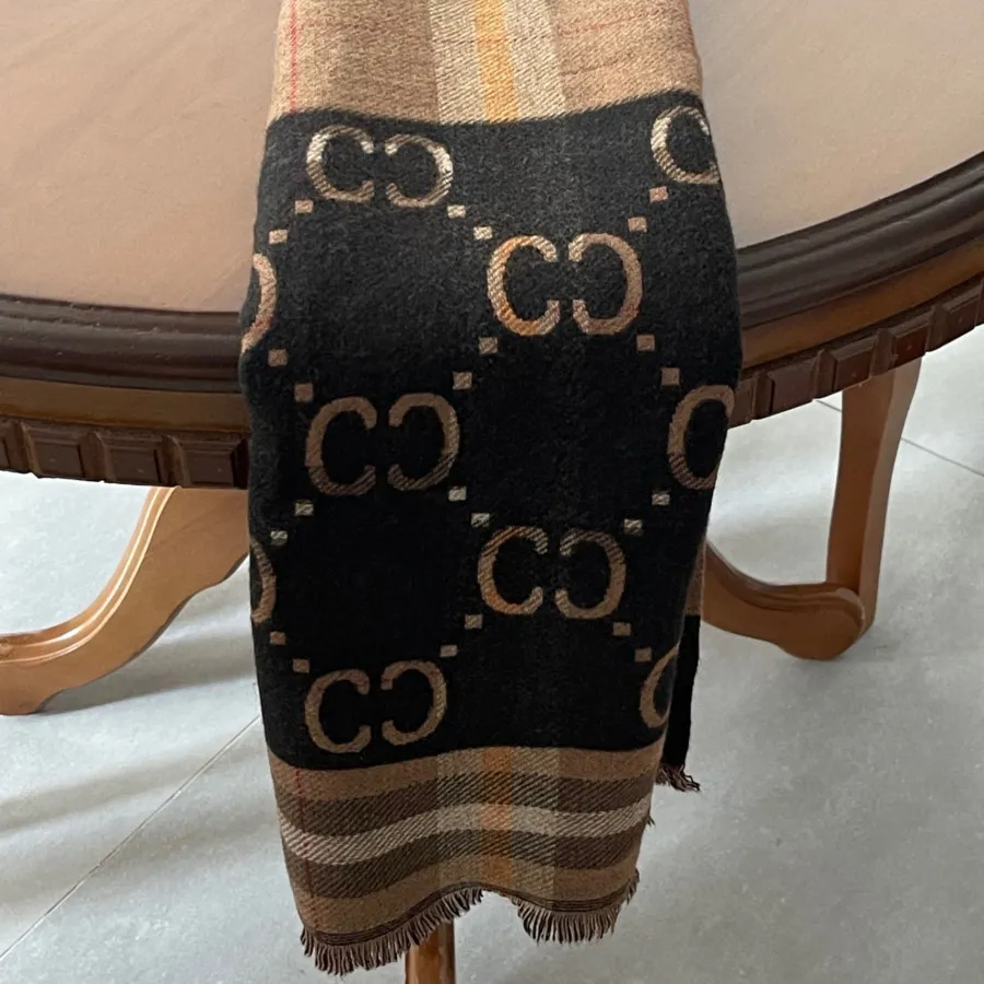 شال موهر گوچی