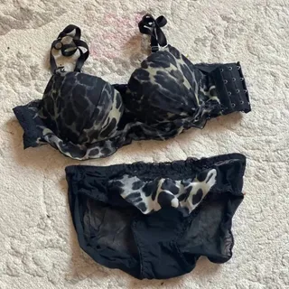 ست سوتین و شورت اسفنجی