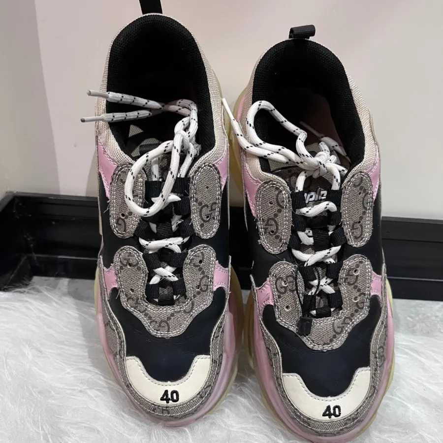 کتونی گوچی بالنسیاگا