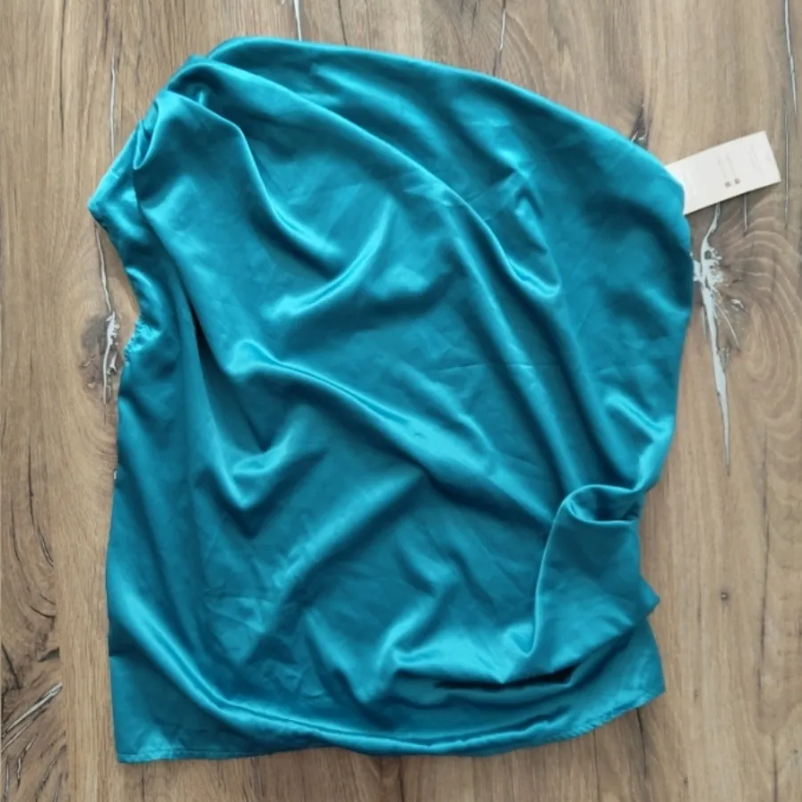 بلوز ساتن یقه قایقی