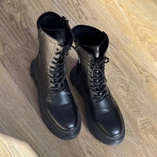 بوت بند دار