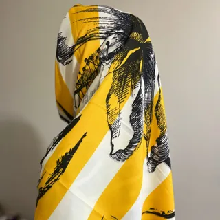 تعدادی روسری و شال