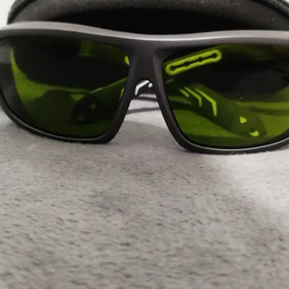 عینک محافظ لیزر UNIVET