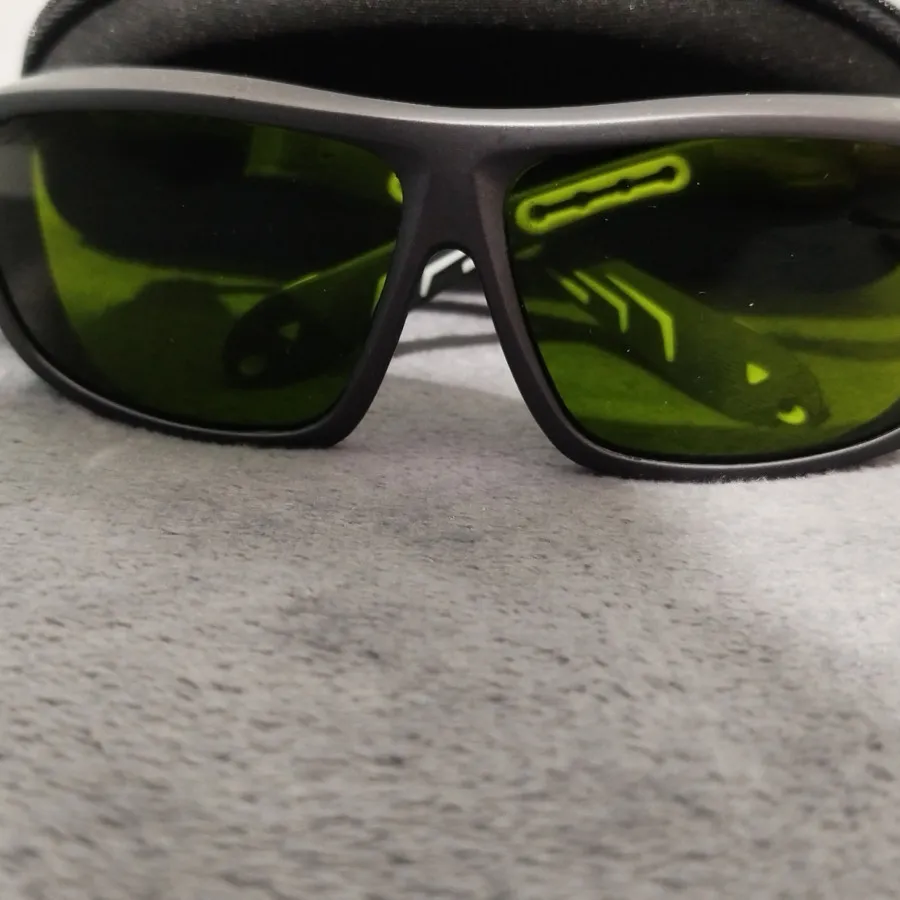 عینک محافظ لیزر UNIVET