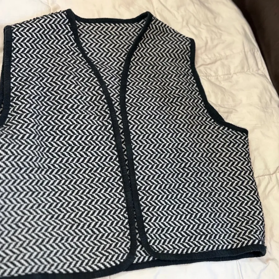 وست مشکی سفید