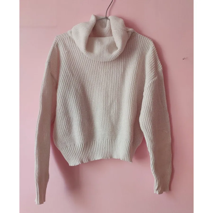 بافت یقه شل سفید