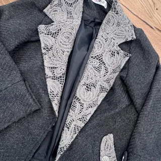 کت زغالی یقه کار شده