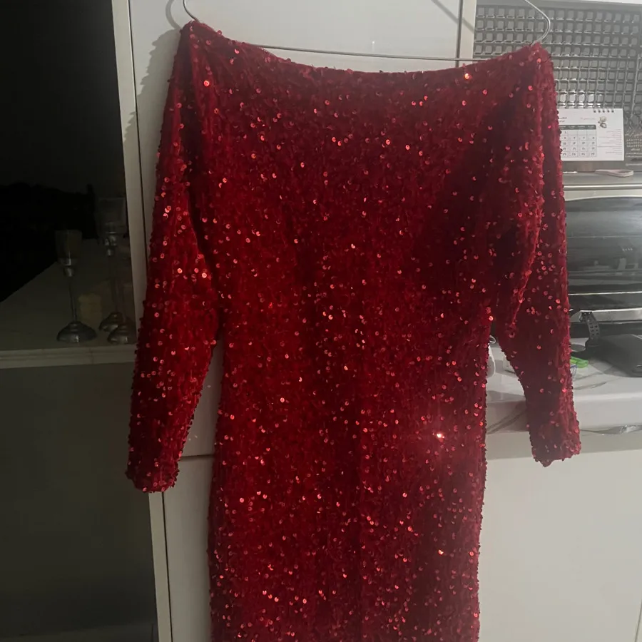 پیراهن مخمل قرمز