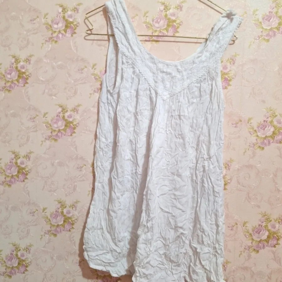 تاپ نخی سفید