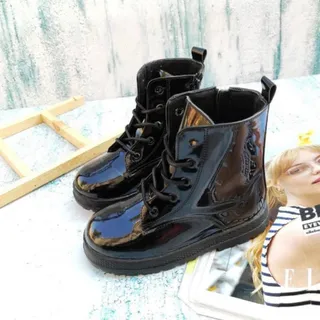 بوت ساده و میکی موس ورنی