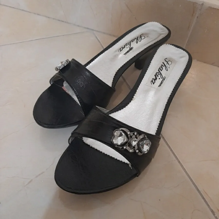 صندل مشکی نگین دار