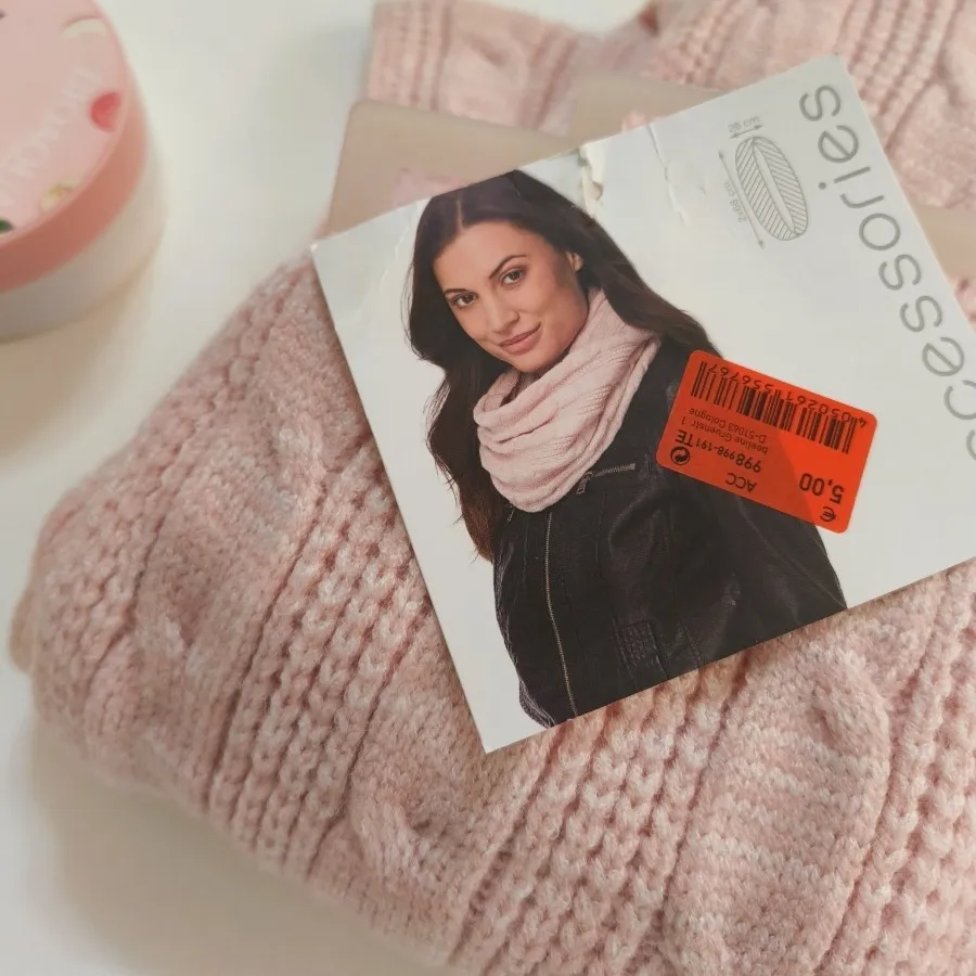 شال گردن صورتی