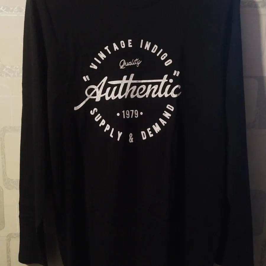 بلوز آستین بلند یقه گرد م