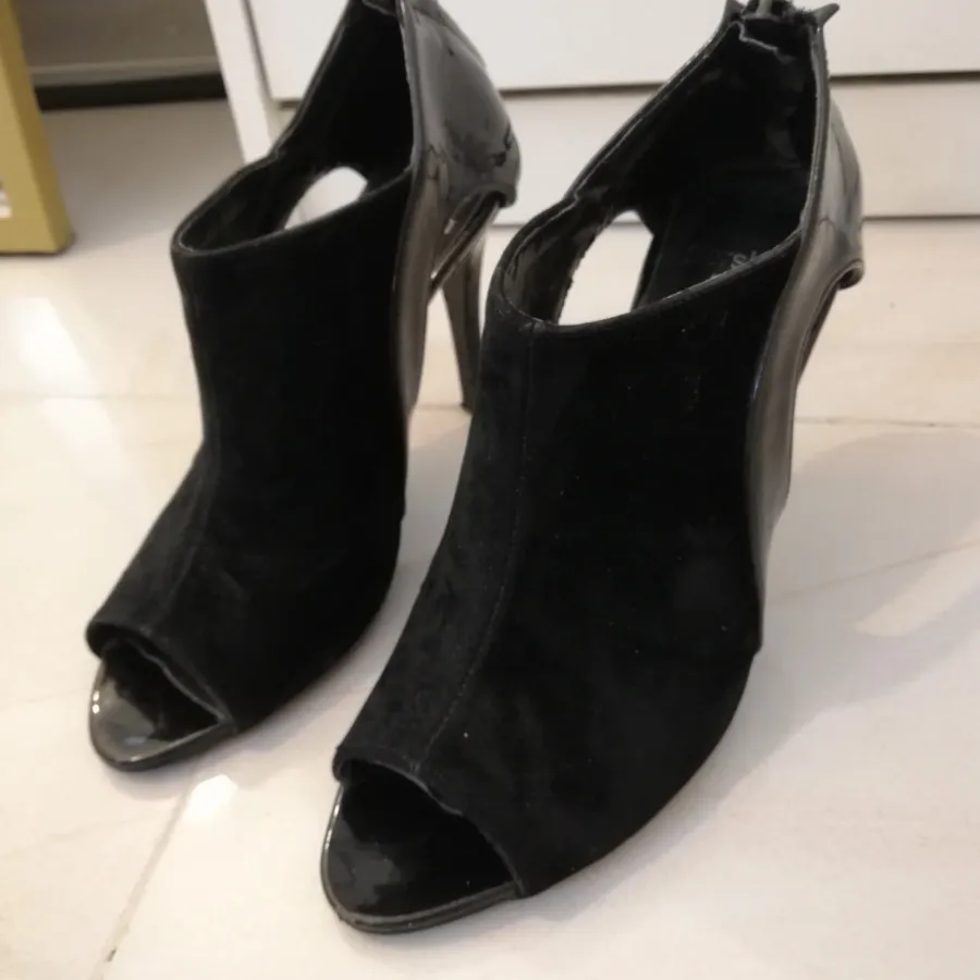 کفش برند برشکا