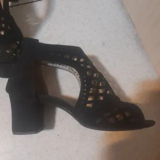 کفش بیرون ، مجلسی نبوک