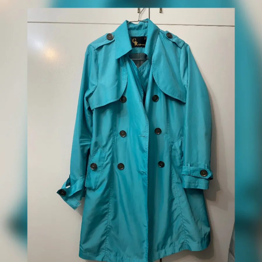 ترنچ کت آبی