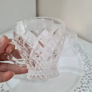 فنجان چای و قندان